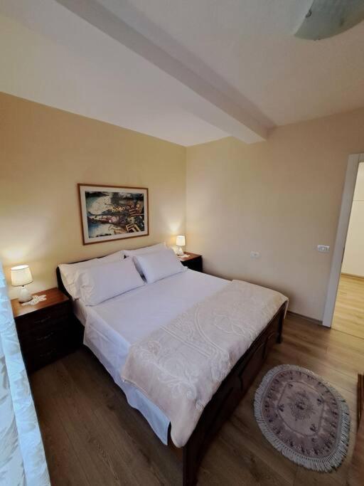 Quiet, Cozy, Luminous Apartment Tirana Bagian luar foto